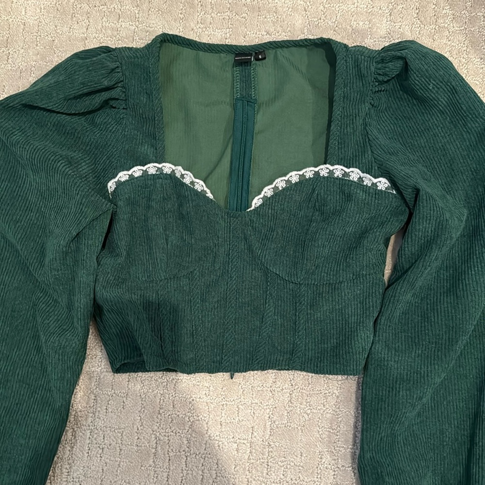 For sale long shirt long sleeve, only two uses, fabric in perfect condition